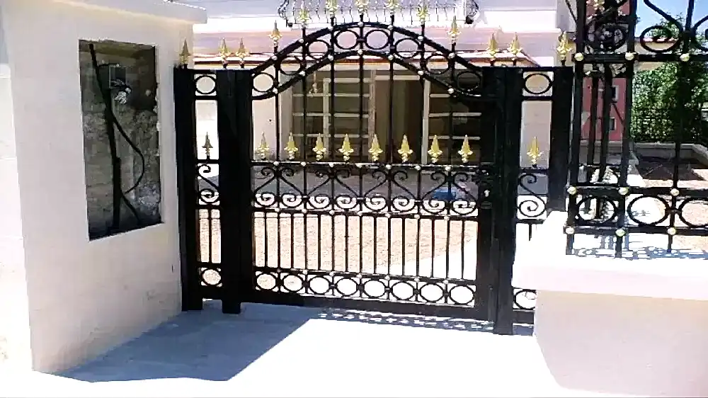 Dekoratif-Bahce-Kapisi